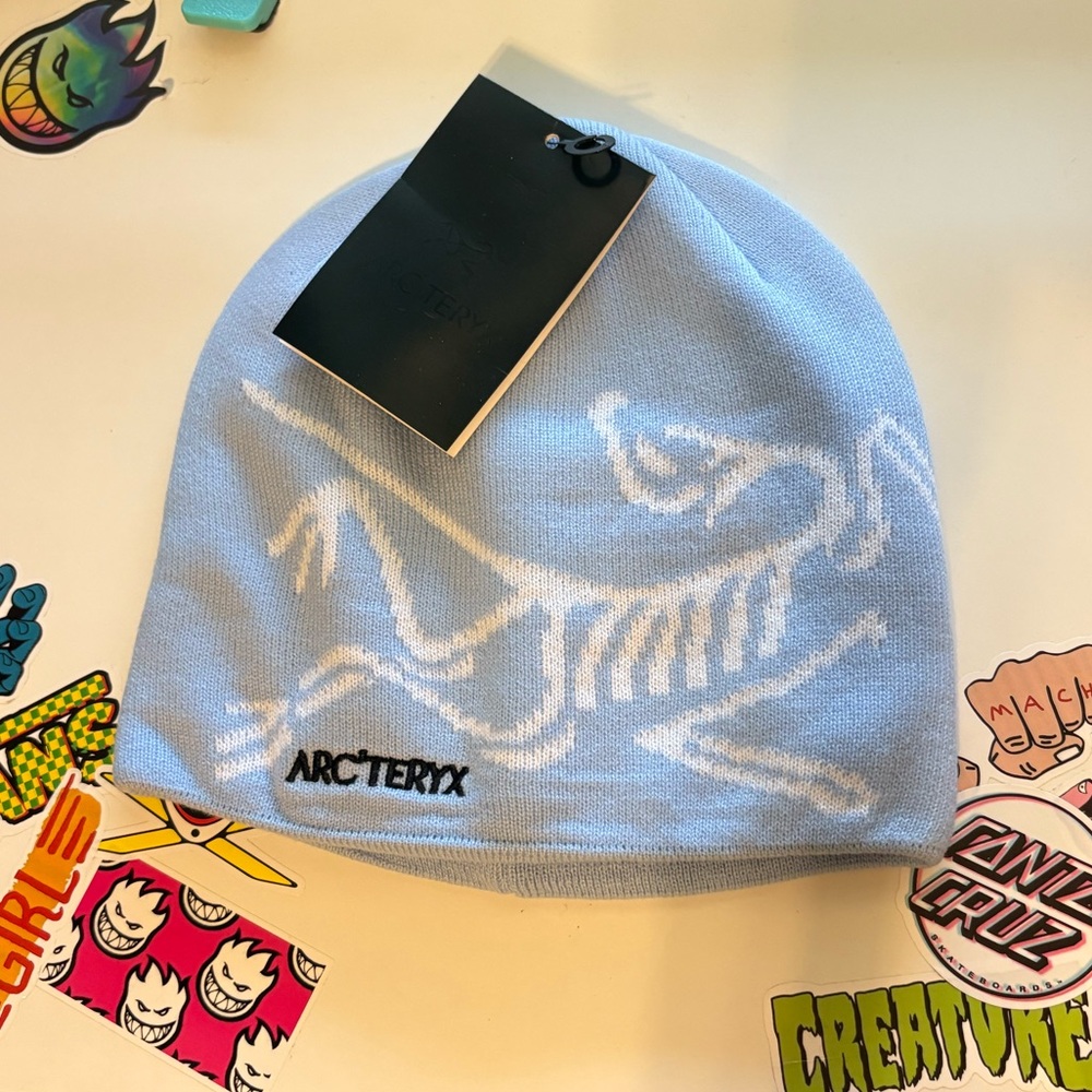 baby blue and white rare arcteryx beanie toque